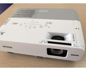 Máy chiếu Epson powerlite 826W